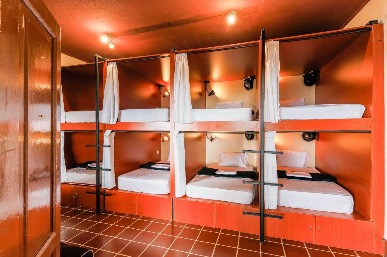 Capsule Hostel Guatemala City Exterior photo